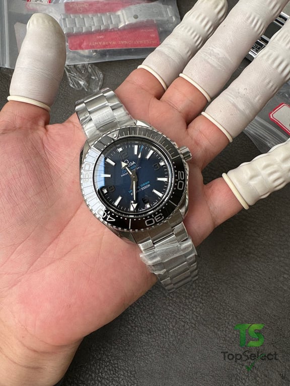 Omega Seamaster Planet Ocean Ultra Deep Blue Dial - 2