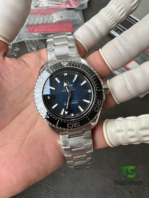 Omega Seamaster Planet Ocean Ultra Deep Blue Dial - 4