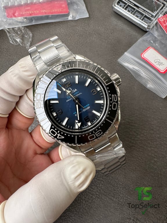 Omega Seamaster Planet Ocean Ultra Deep Blue Dial - 7