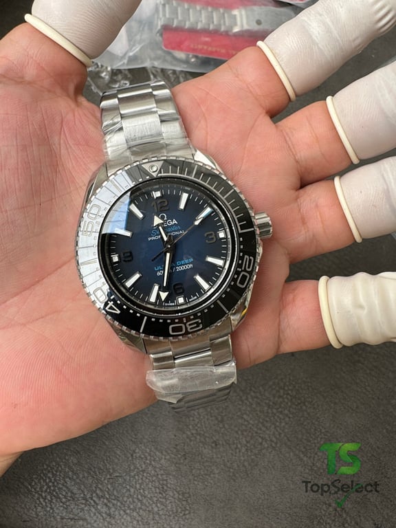 Omega Seamaster Planet Ocean Ultra Deep Blue Dial - 10