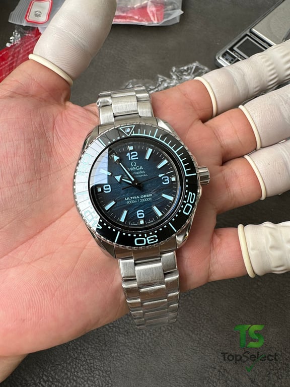 Omega Seamaster Planet Ocean Ultra Deep Blue Dial - 4