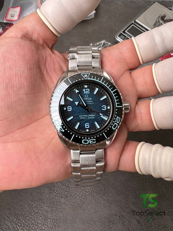 Omega Seamaster Planet Ocean Ultra Deep Blue Dial - 5