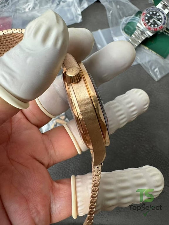 Omega Seamaster Diver 300M Bronze Gold 007 Edition - 2