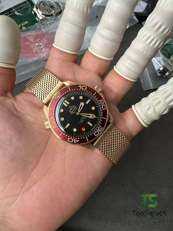 Omega Seamaster Diver 300M Bronze Gold 007 Edition - 3