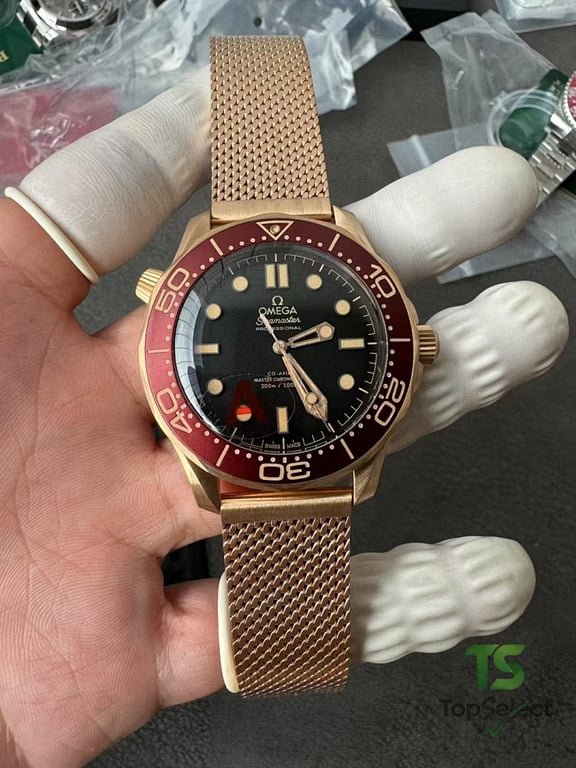 Omega Seamaster Diver 300M Bronze Gold 007 Edition - 4