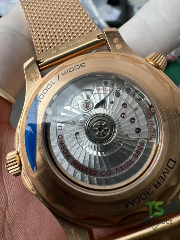 Omega Seamaster Diver 300M Bronze Gold 007 Edition - 7