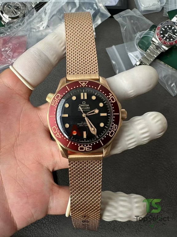 Omega Seamaster Diver 300M Bronze Gold 007 Edition - 9