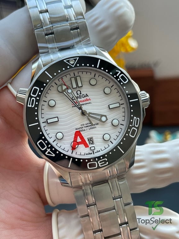 Omega Seamaster Diver 300M White Dial Black Bezel - 12