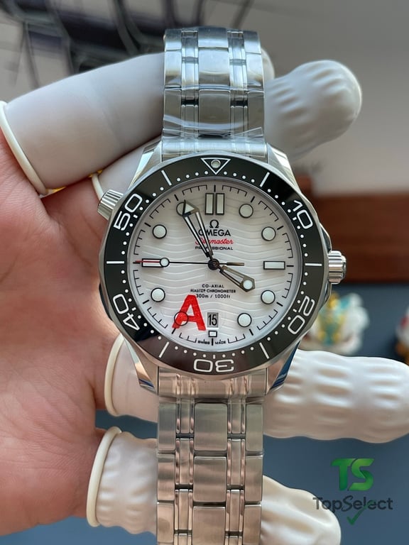 Omega Seamaster Diver 300M White Dial Black Bezel - 4