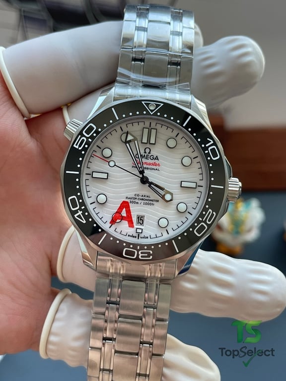 Omega Seamaster Diver 300M White Dial Black Bezel - 6