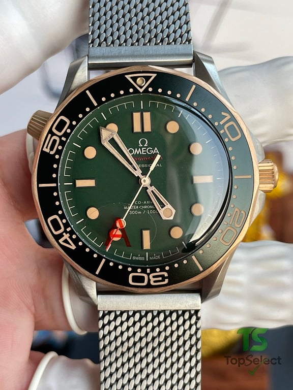 Omega Seamaster Diver 300M No Time to Die Green Dial - 3