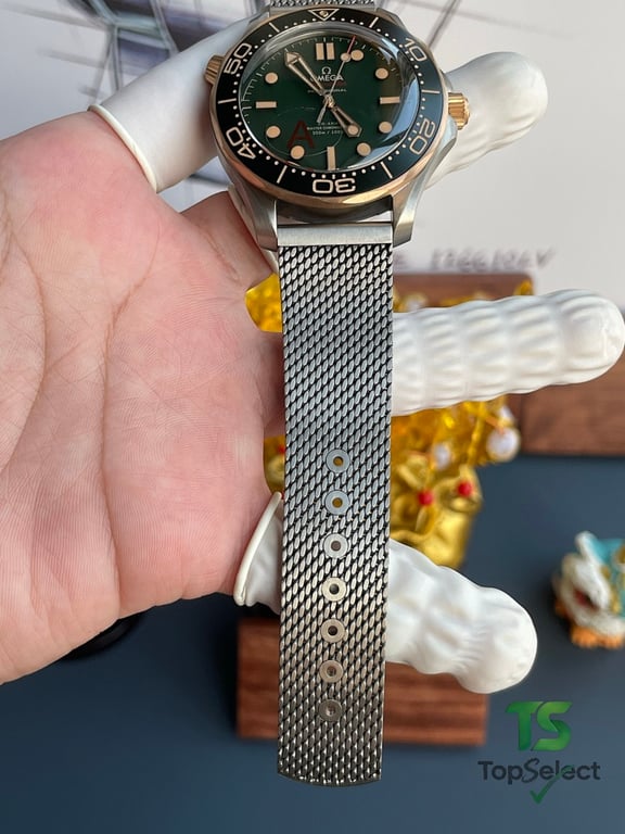Omega Seamaster Diver 300M No Time to Die Green Dial - 5
