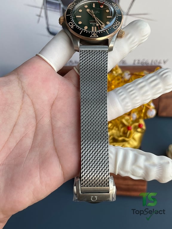 Omega Seamaster Diver 300M No Time to Die Green Dial - 10