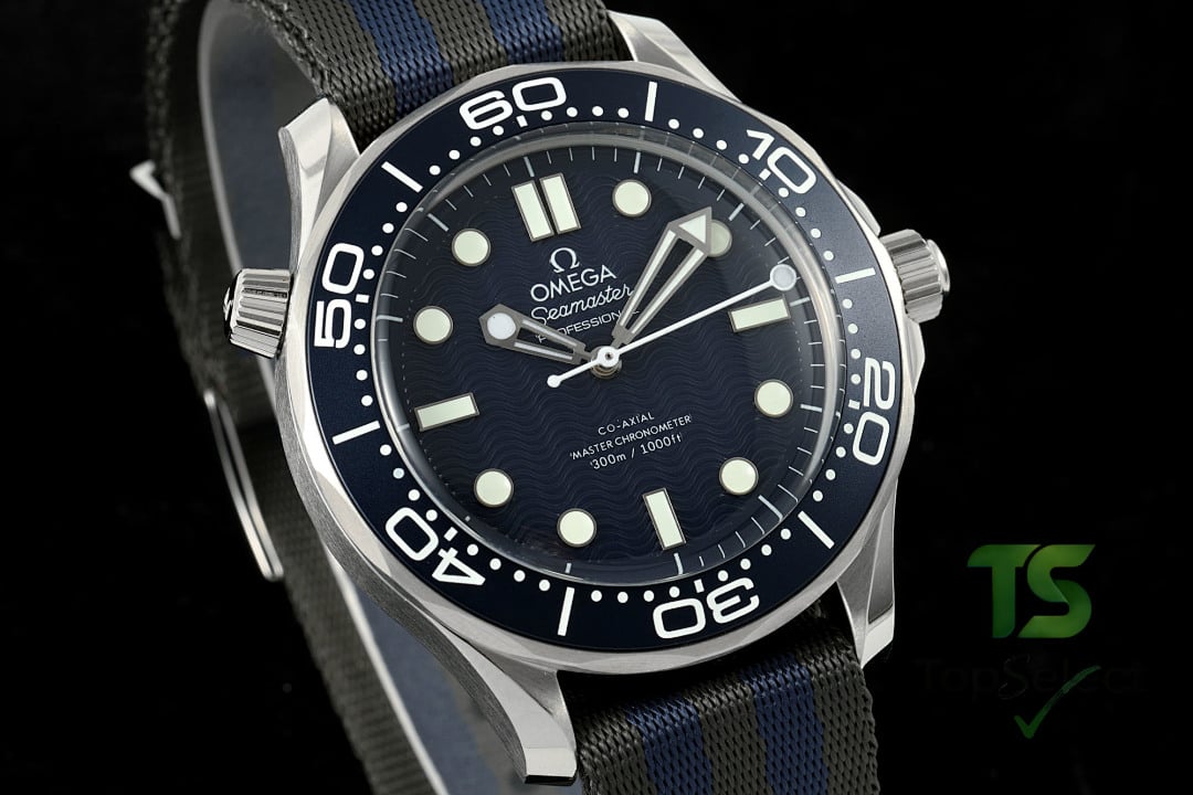 Omega Seamaster Diver 300M 007 Edition Bond 60th Anniversary - 9