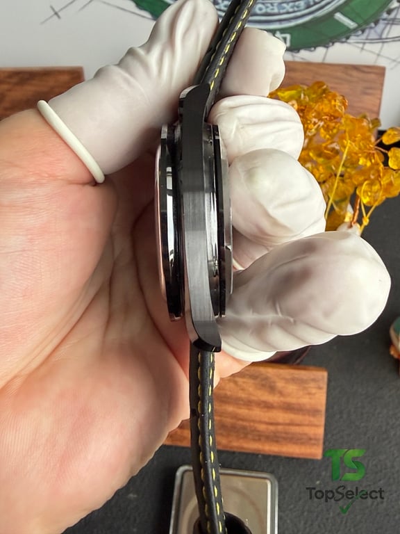 Omega Speedmaster Dark Side of the Moon Apollo 8 - 17
