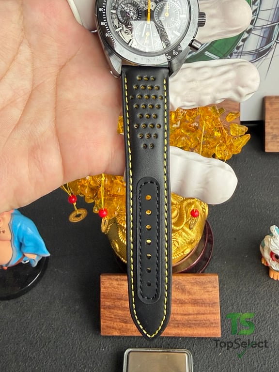 Omega Speedmaster Dark Side of the Moon Apollo 8 - 6