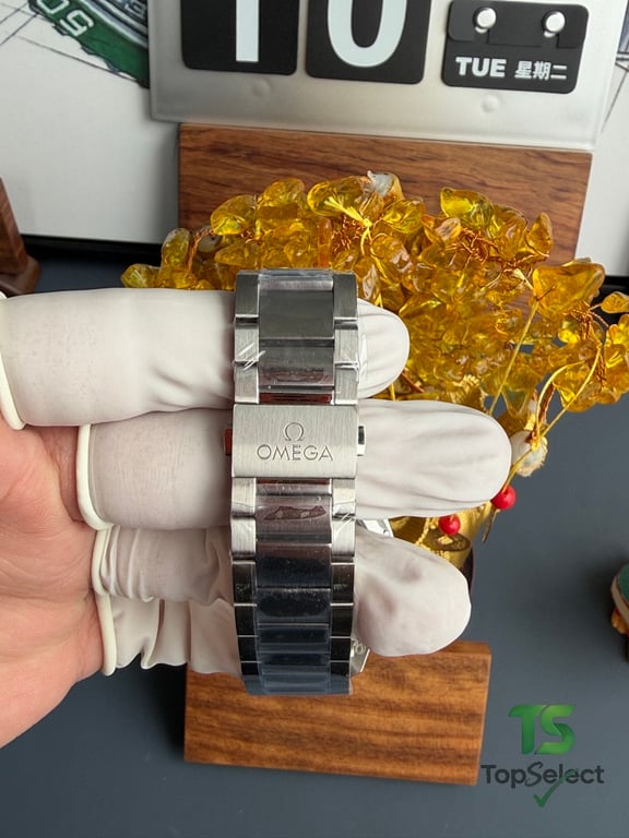 Omega Seamaster Aqua Terra White Dial Orange Hand - 14
