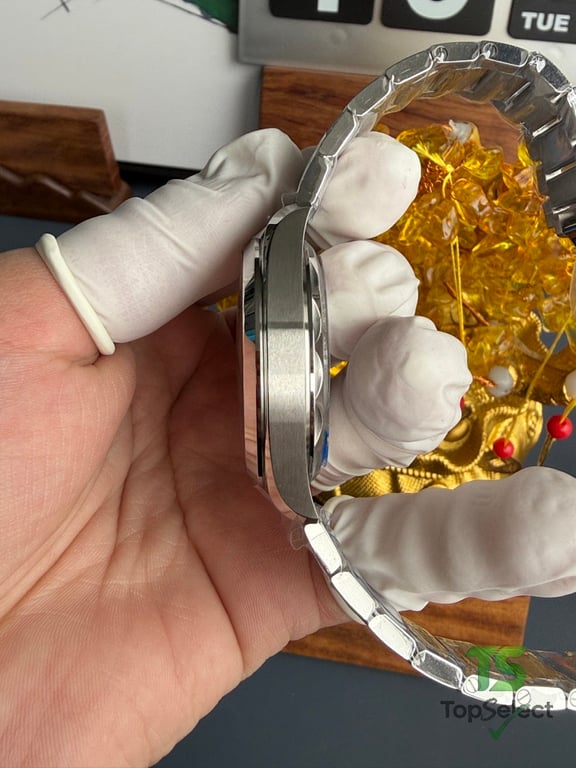 Omega Seamaster Aqua Terra White Dial Orange Hand - 8