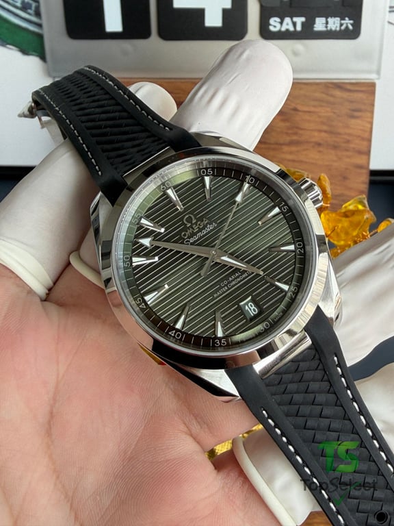 Omega Seamaster Aqua Terra Green Dial - 16