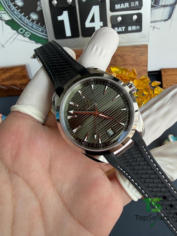 Omega Seamaster Aqua Terra Green Dial - 4