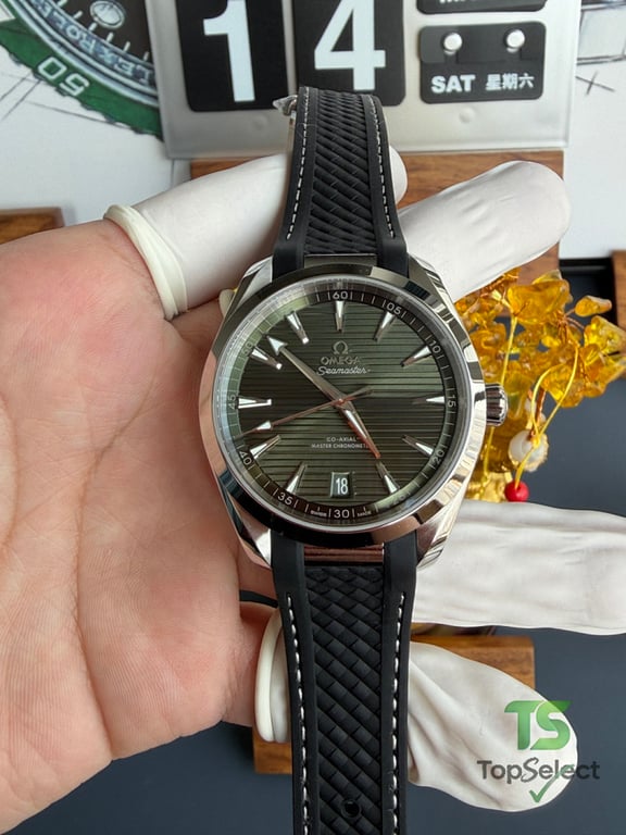 Omega Seamaster Aqua Terra Green Dial - 7