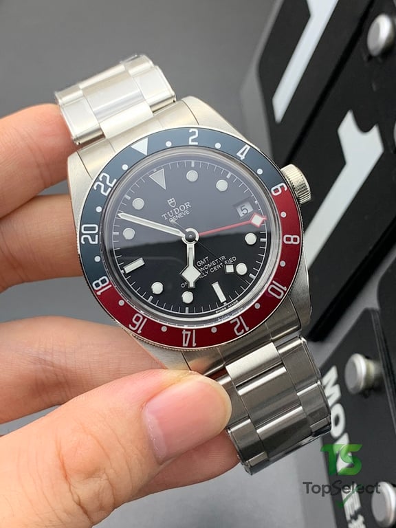 Tudor Black Bay GMT Pepsi Bezel - 4