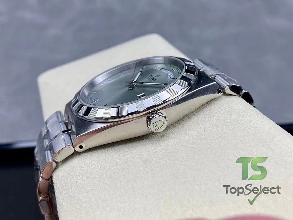 Tudor Royal 41mm Silver Dial Watch - 8