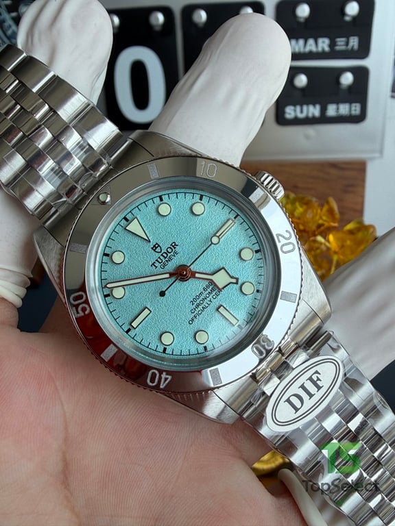 Tudor Black Bay 54 M79000N Extreme Blue - 4
