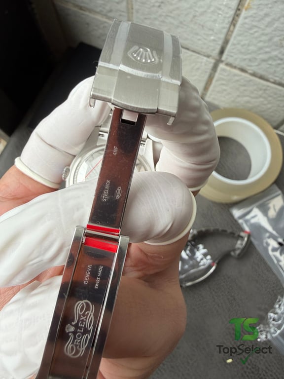 Rolex Oyster Perpetual 116000 - 19