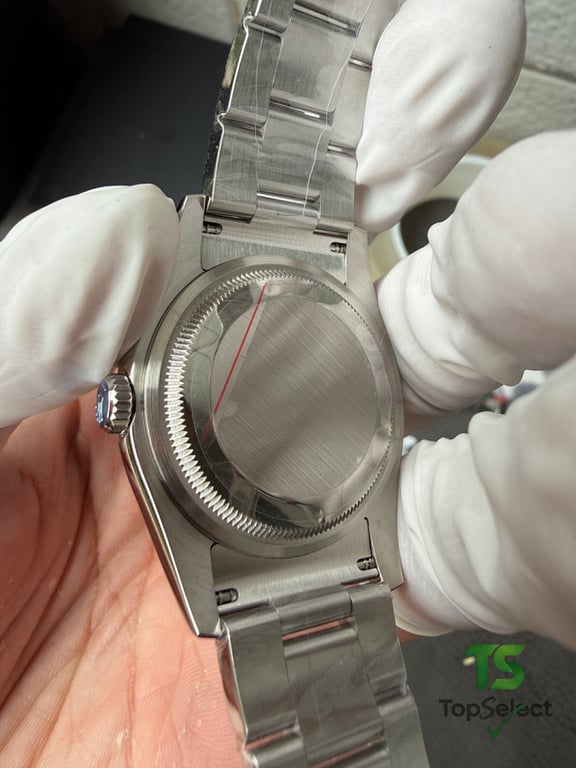 Rolex Oyster Perpetual 116000 - 22