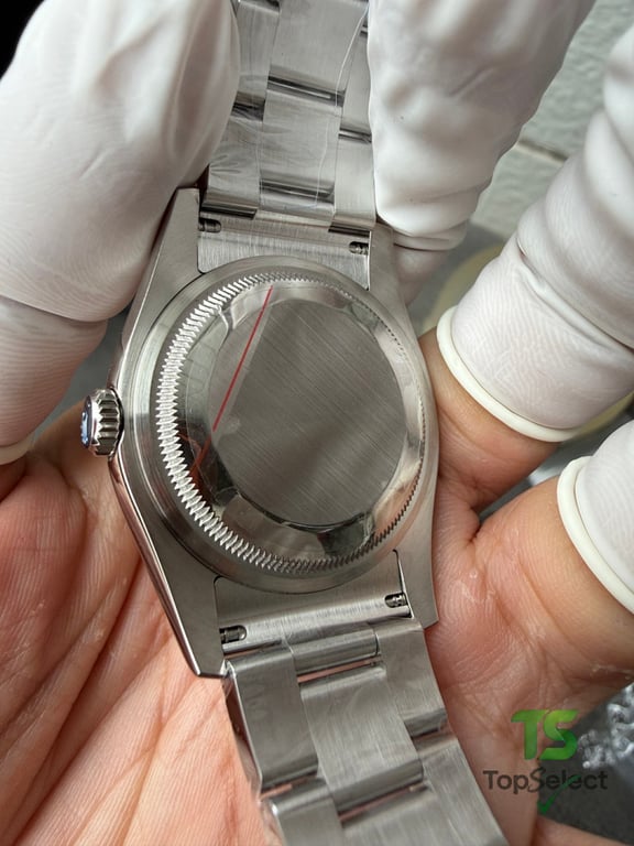 Rolex Oyster Perpetual 116000 - 24