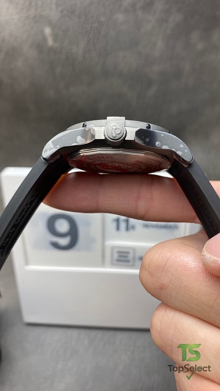 Breitling Avenger Blackbird 44 Black Titanium - 3