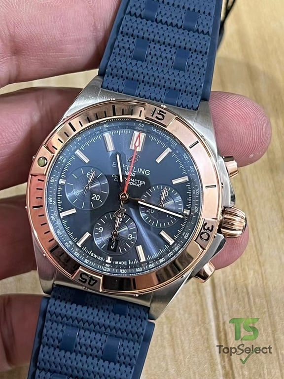 Breitling Chronomat B01 Blue Dial Rose Gold - 3
