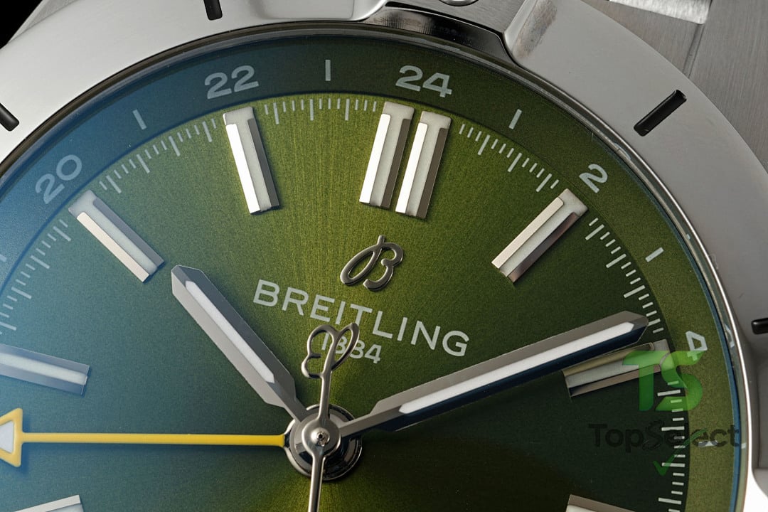 Breitling Chronomat Automatic GMT 40 Green Dial - 4