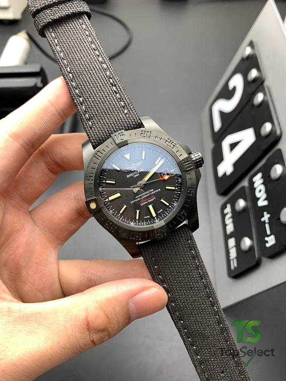 Breitling Avenger Blackbird 44 Black Titanium - 2