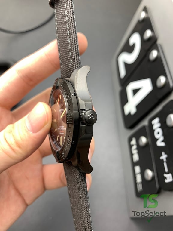 Breitling Avenger Blackbird 44 Black Titanium - 6