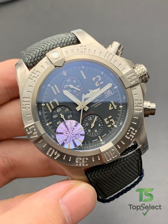 Breitling Avenger Chronograph E13383 - 3