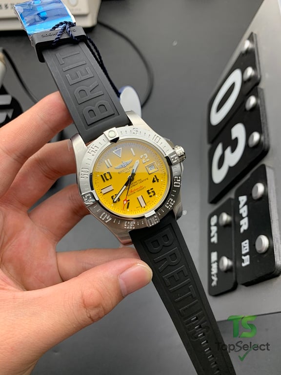 Breitling Avenger II Seawolf Yellow Dial A17331 - 3