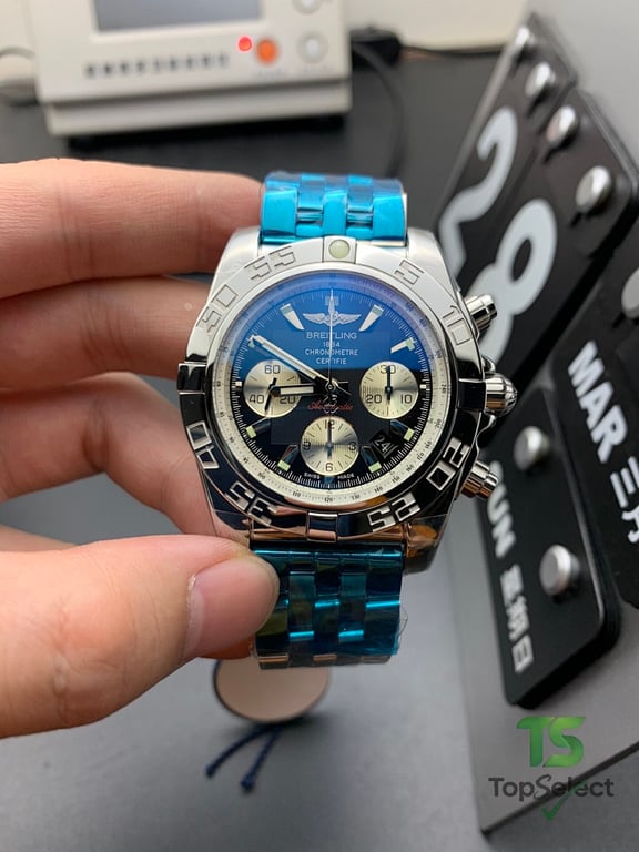 Breitling Chronomat 44 AB0110 Chronograph