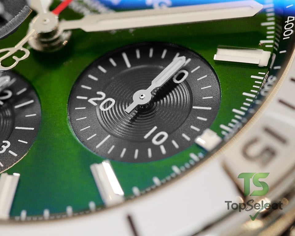 Breitling Chronomat B01 42 Green Dial - 2