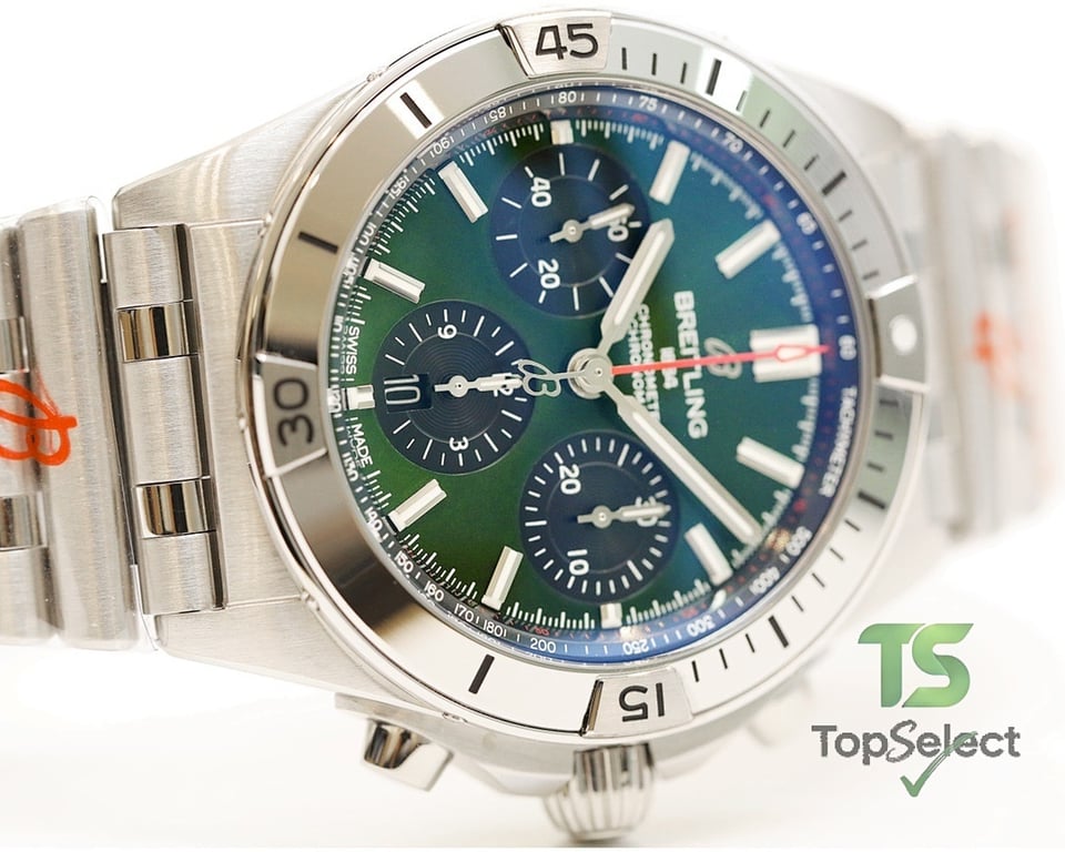 Breitling Chronomat B01 42 Green Dial - 3