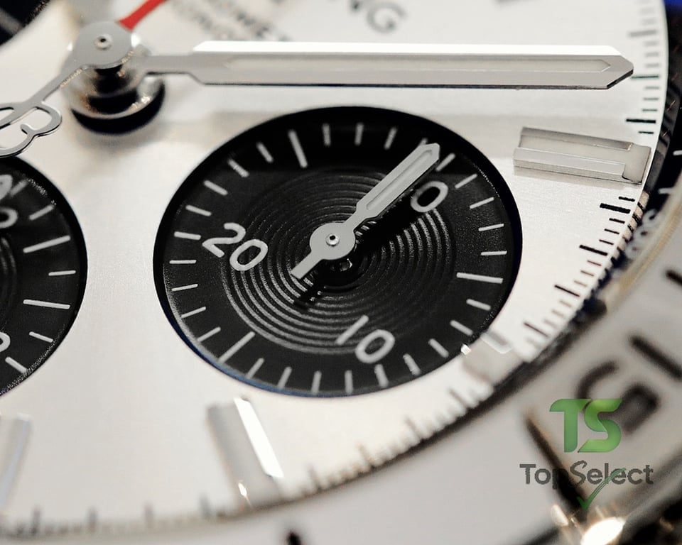Breitling Chronomat B01 42 Silver Panda - 4