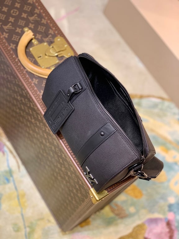 Louis Vuitton City Keepall Black Grained Leather - 2