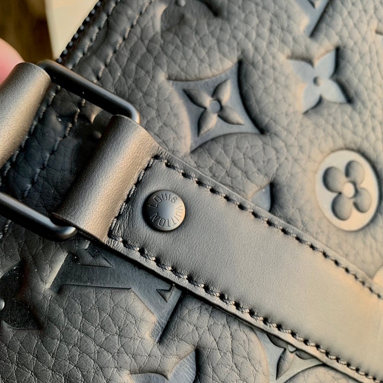Louis Vuitton Keepall Bandouliere 35 Monogram Taurillon Black - 3