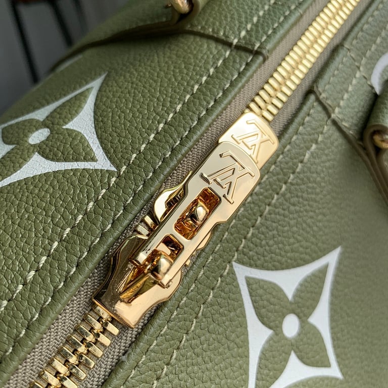Louis Vuitton Keepall Bandoulière 45 Monogram Empreinte Green - 6