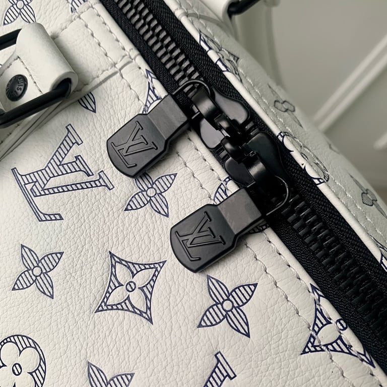 Louis Vuitton Keepall Bandoulière 50 Monogram Shadow White - 4