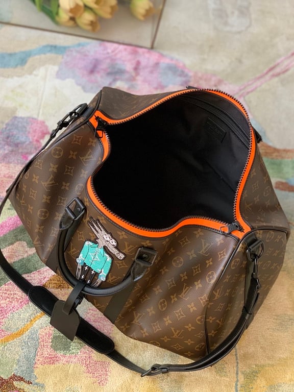 Louis Vuitton Keepall Bandoulière 50 Zoooom with Friends - 8