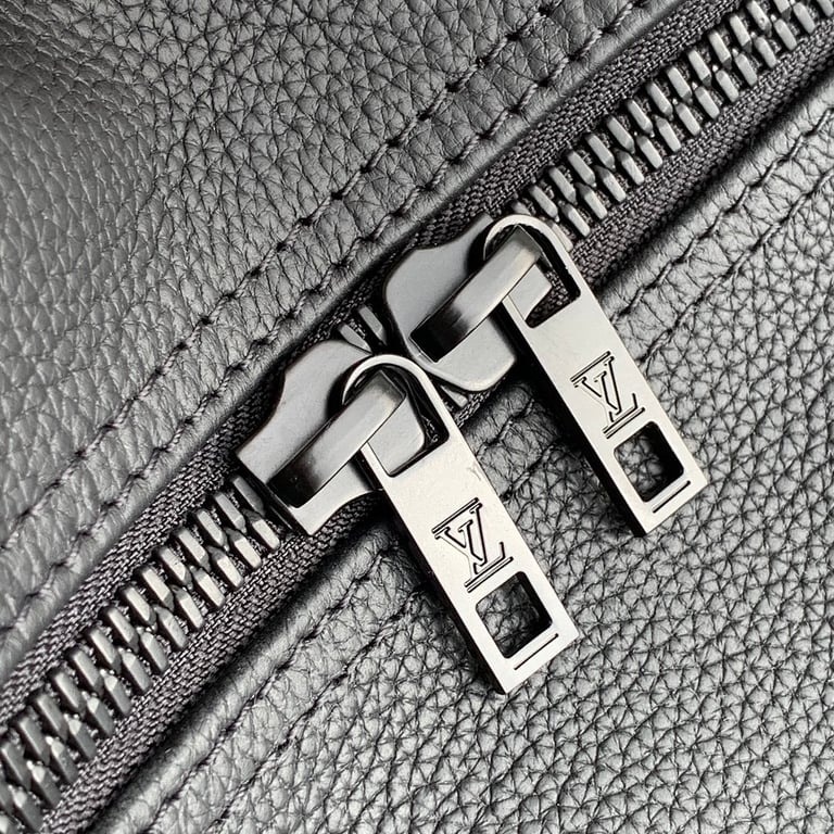 Louis Vuitton Keepall Bandoulière 40 Aerogram Black - 3
