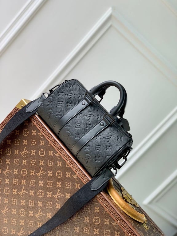 Louis Vuitton Keepall Bandoulière 25 Black Taurillon Monogram - 8