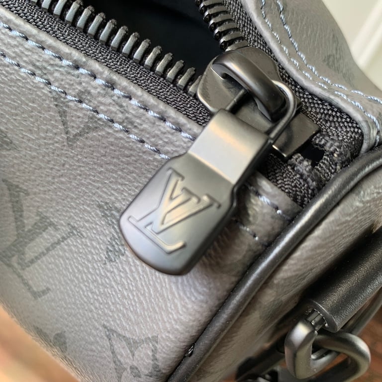 Louis Vuitton Keepall Bandoulière 25 Monogram Eclipse Reverse - 4